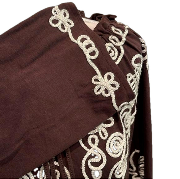 Lauren Michelle M stretch brown 3/4 sleeve appliqué top with shimmery thread - Picture 4 of 12